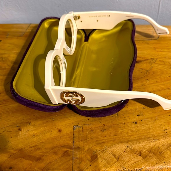 Gucci model GG0990S001 sunglasses frame white. Lens color yellow - Picture 1 of 4